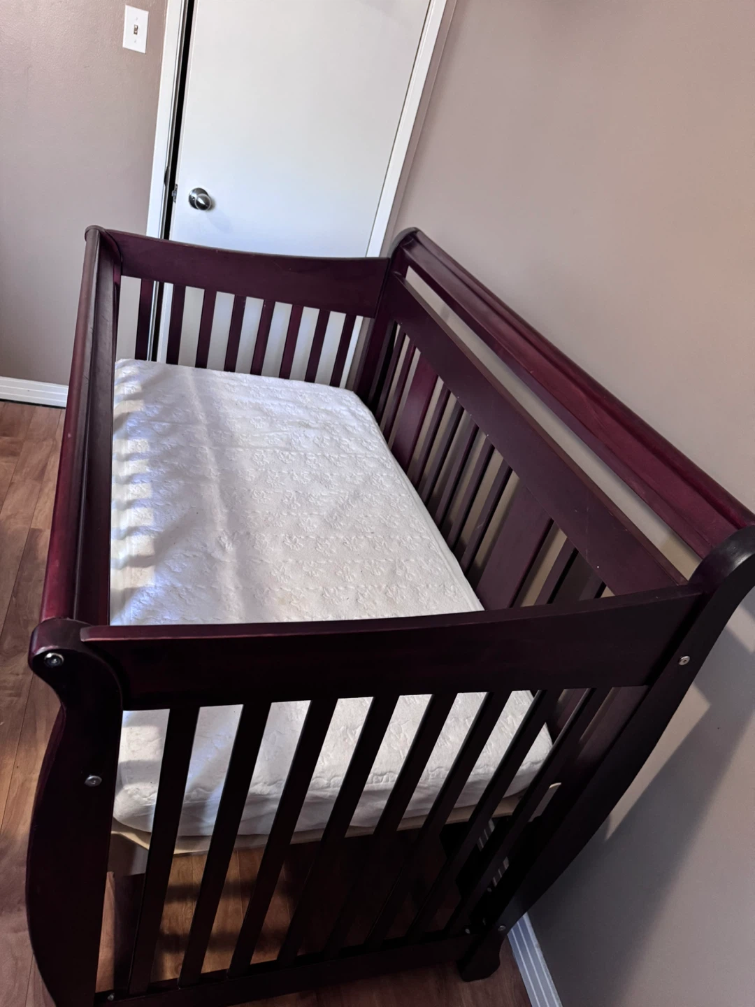 Wooden Crib with Mattress - photo 2