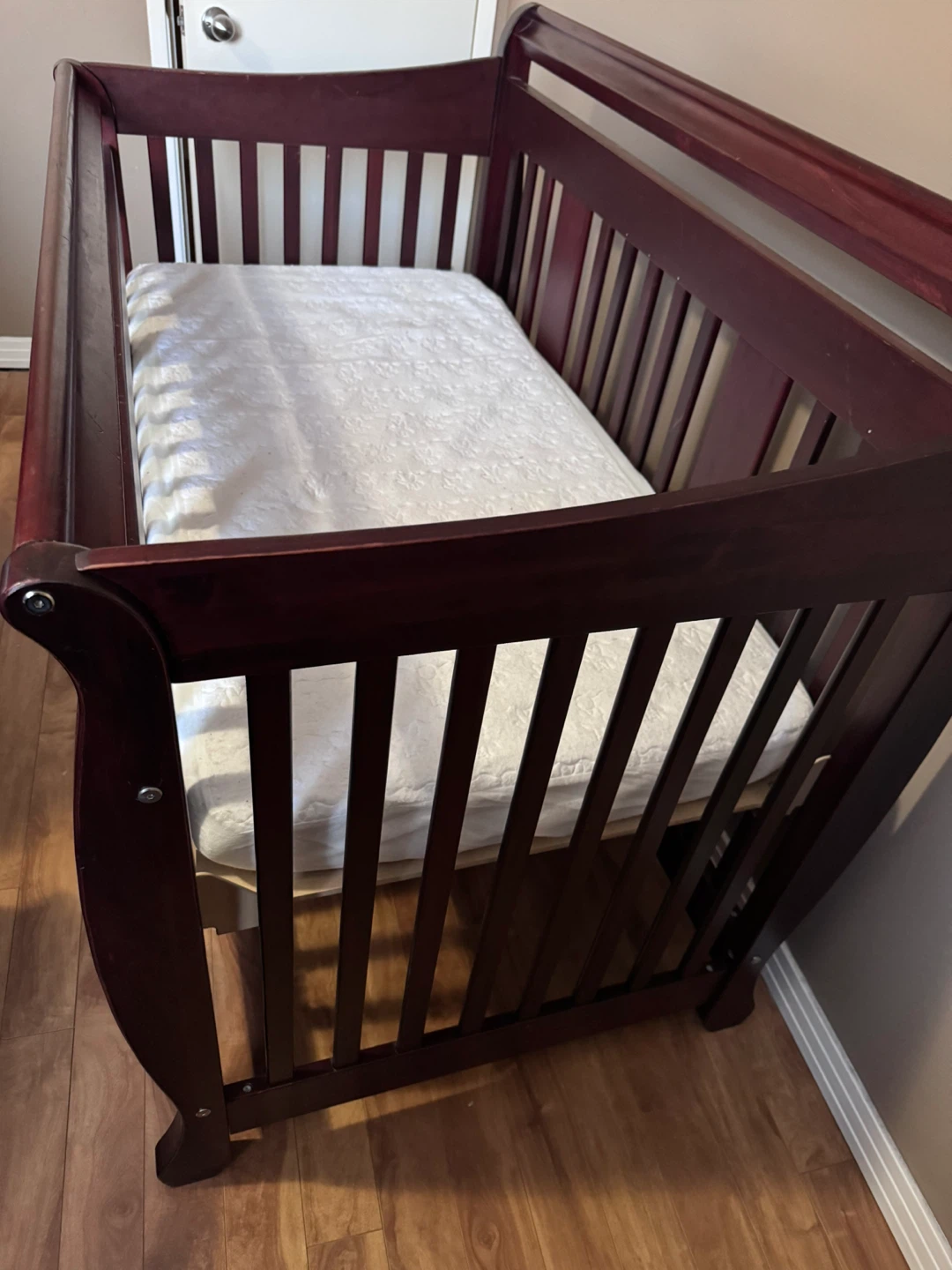 Wooden Crib with Mattress - photo 3