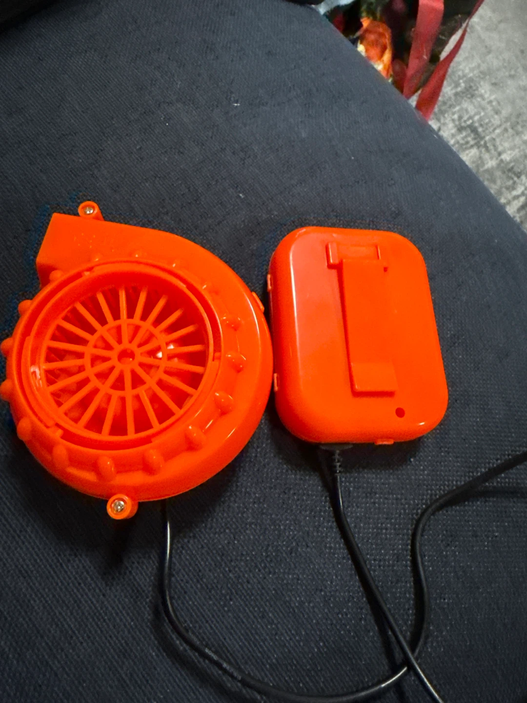 Small fan with batteries - photo 2