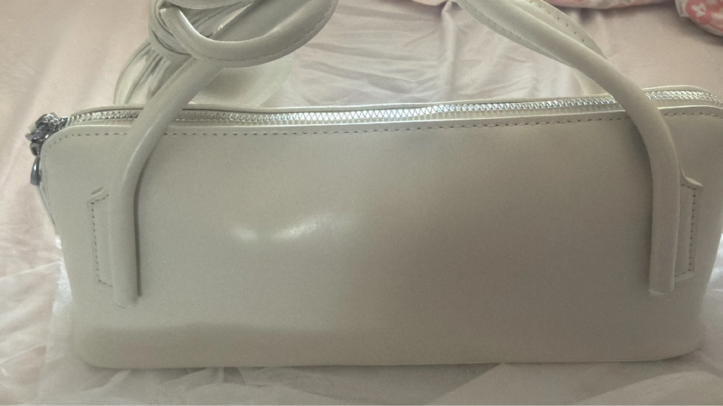 Cream Shoulder Bag with Heart Charm - photo 4