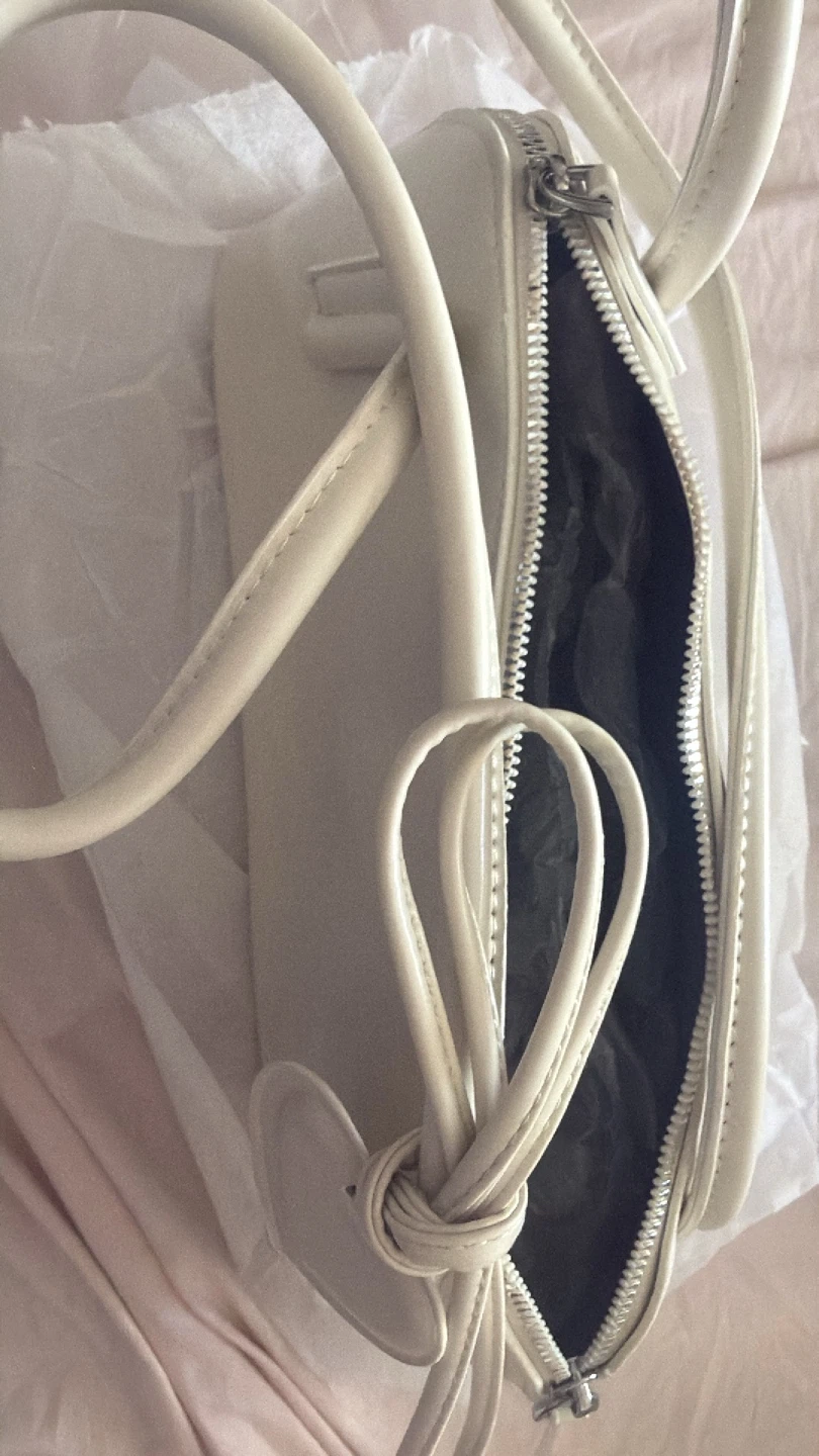 Cream Shoulder Bag with Heart Charm - photo 3