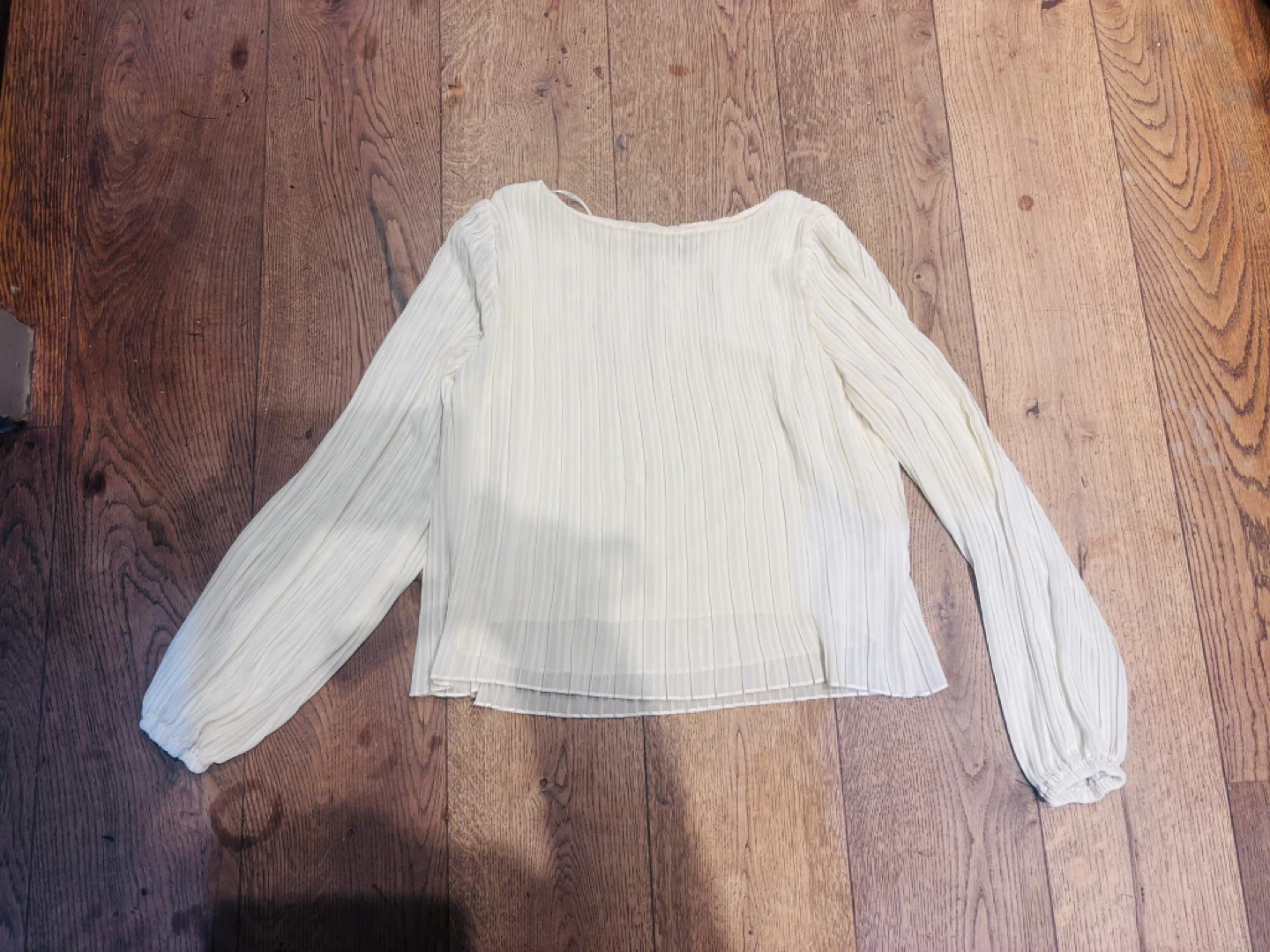 Women's White Pleated Long Sleeve Blouse