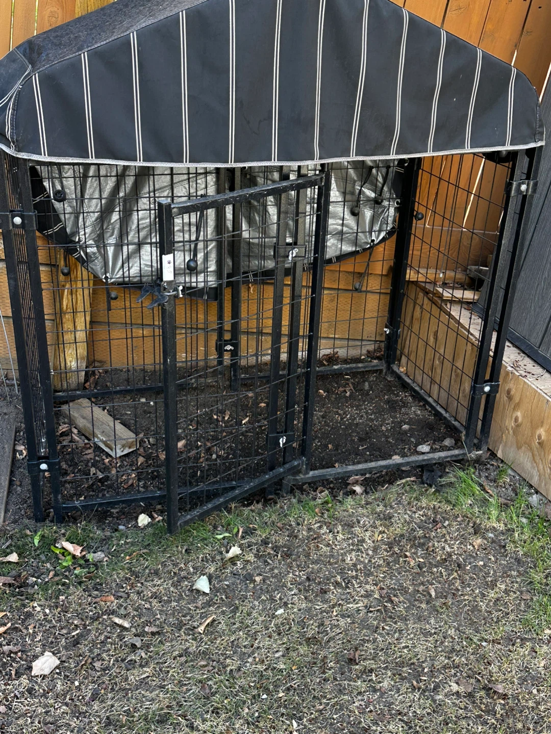 Outdoor Pet Playpen / Kennel with Cover