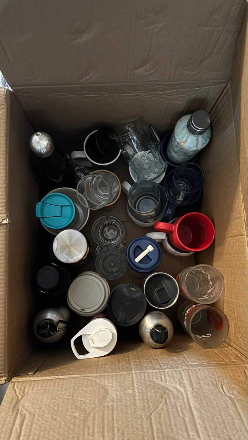 Mixed lot of mugs, travel cups, and water bottles - photo 2