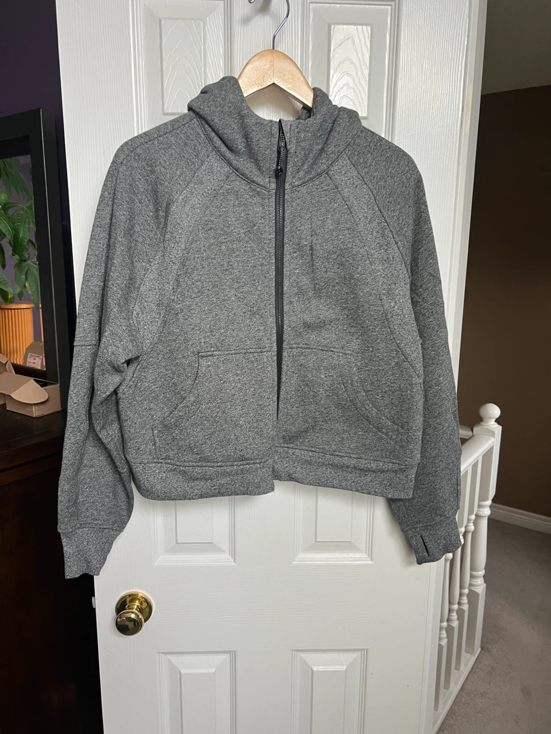 Lululemon Grey Cropped Zip-Up Hoodie size M/L