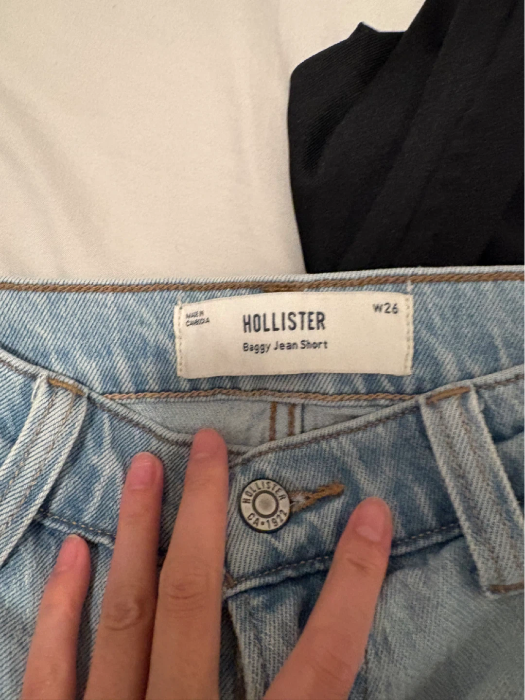 Hollister Baggy Jean Shorts - Light Wash - Size 26 - photo 2