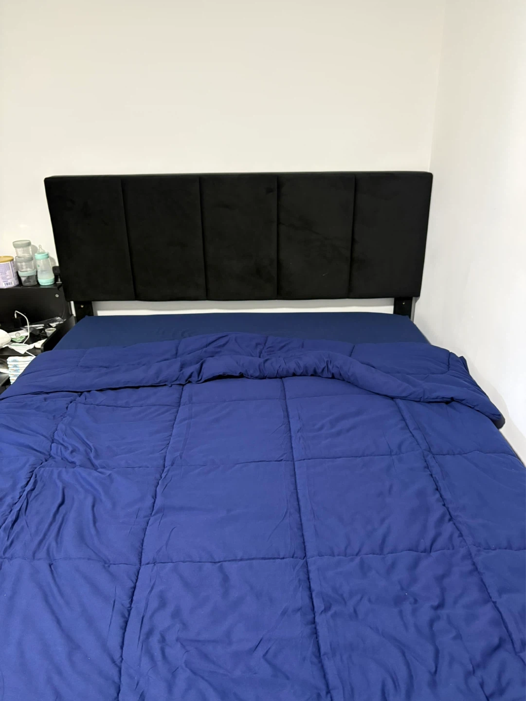 Black Velvet Tufted Headboard cama y colchón