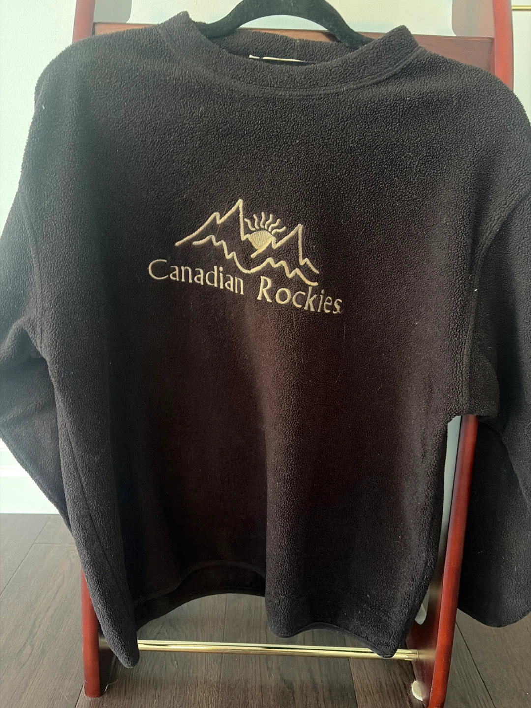 Black Fleece Sweater "Canadian Rockies"