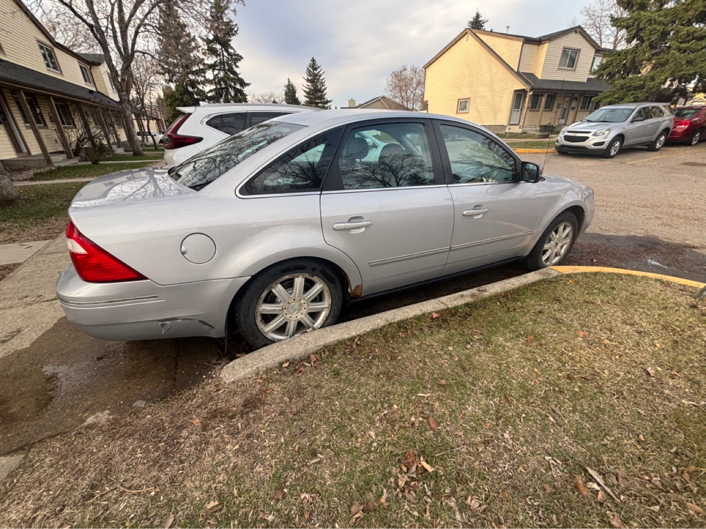 Silver Ford Five Hundred sedan - photo 3