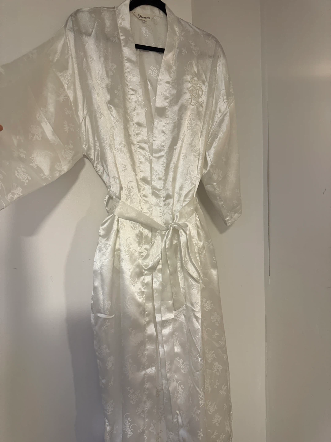 Francois White Satin Floral Kimono Robe Size S - photo 4