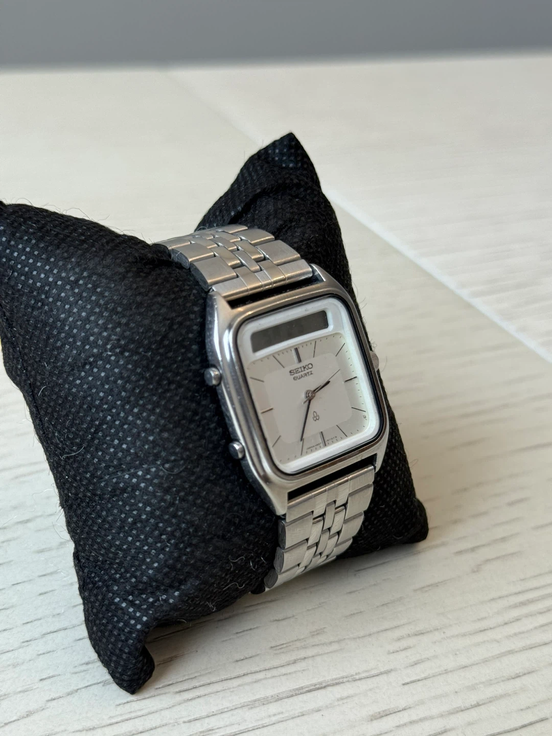 Vintage Seiko Men's Quartz Watch- Silver Dial - photo 2