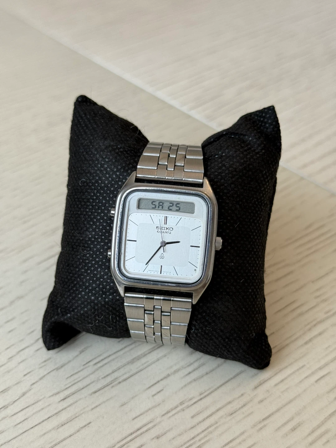 Vintage Seiko Men's Quartz Watch- Silver Dial - photo 4