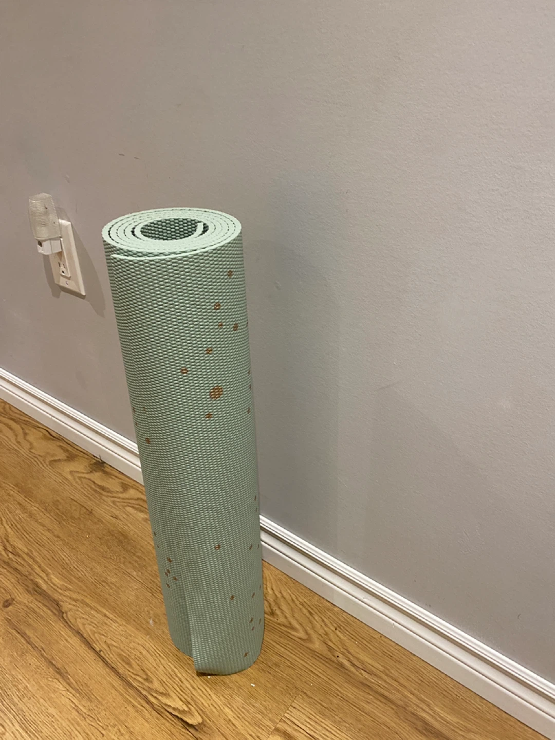 6mm Yoga Mat - GAIAM Rarely Used - photo 3