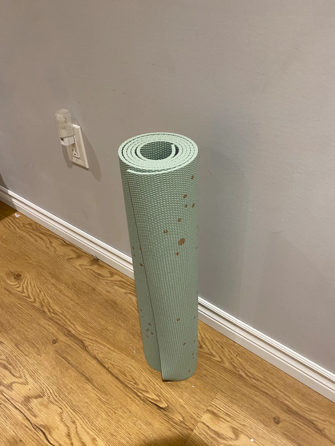 6mm Yoga Mat - GAIAM Rarely Used - photo 2
