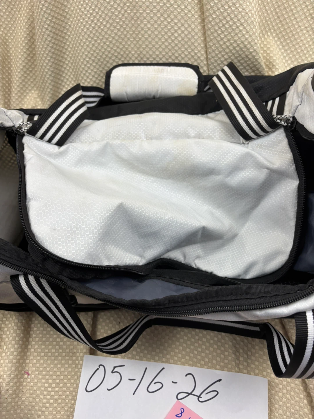 Adidas Duffel Bag some colour stain on handle - photo 5