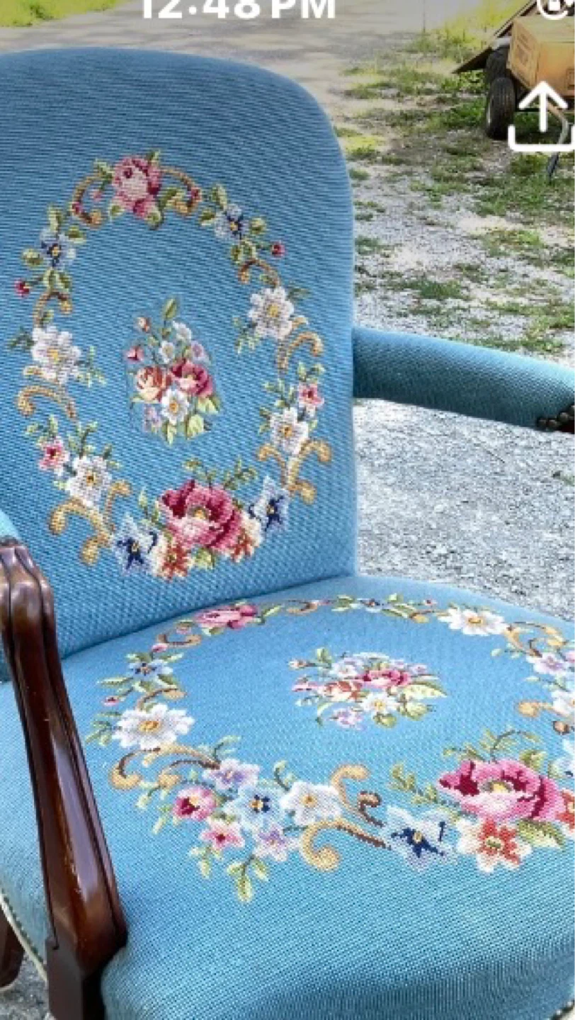 Floral Needlepoint Armchair - Vintage Style - photo 5