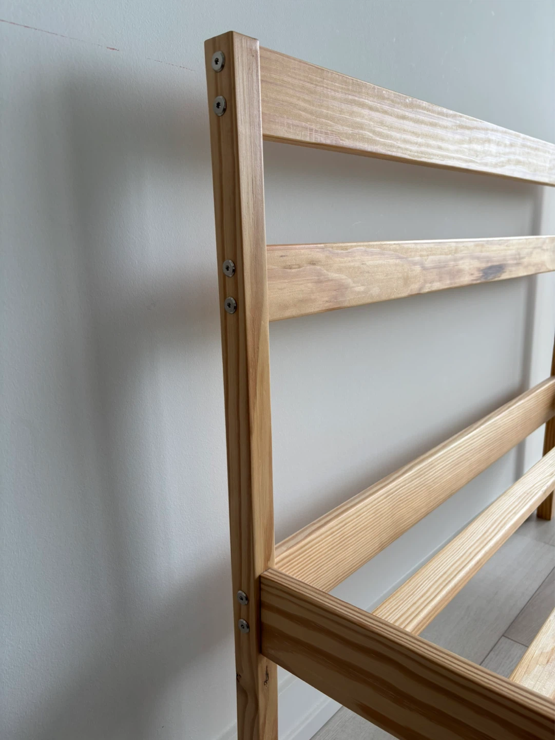 Solid pine wood twin size bed frame - photo 3