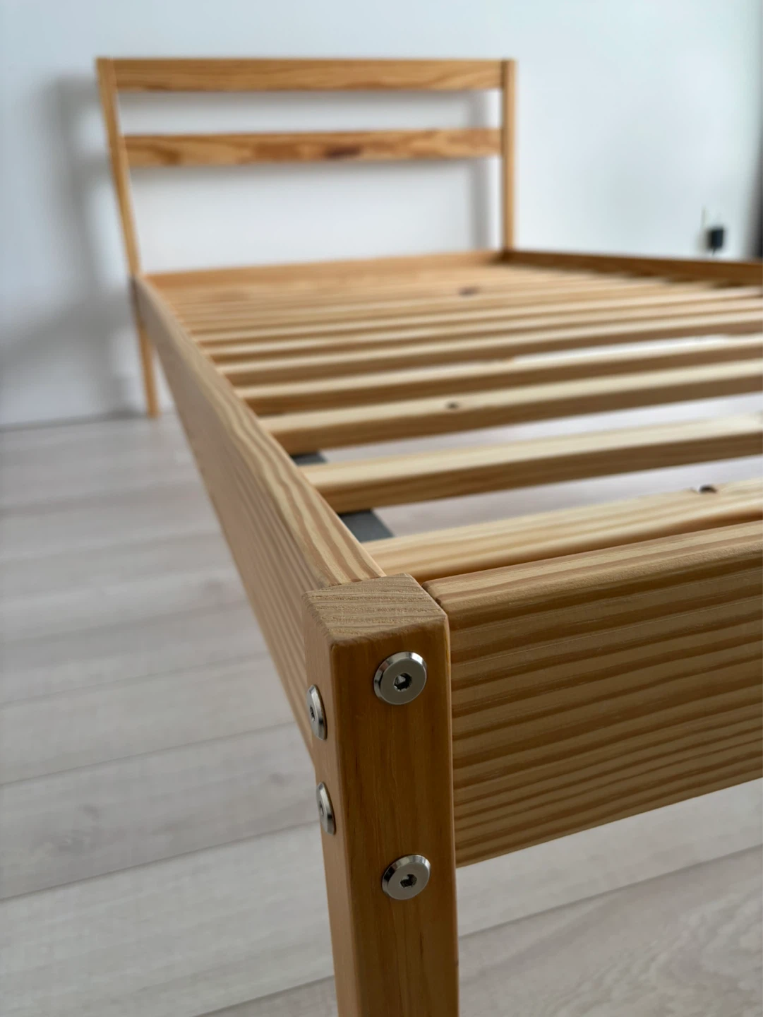 Solid pine wood twin size bed frame - photo 2
