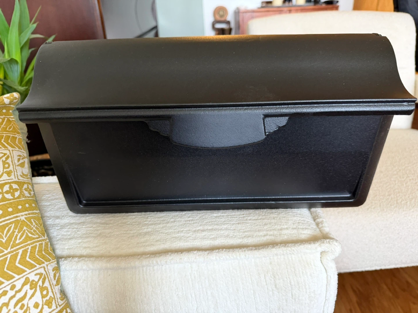 Heavy-Duty Matte Black Cast Metal Mailbox