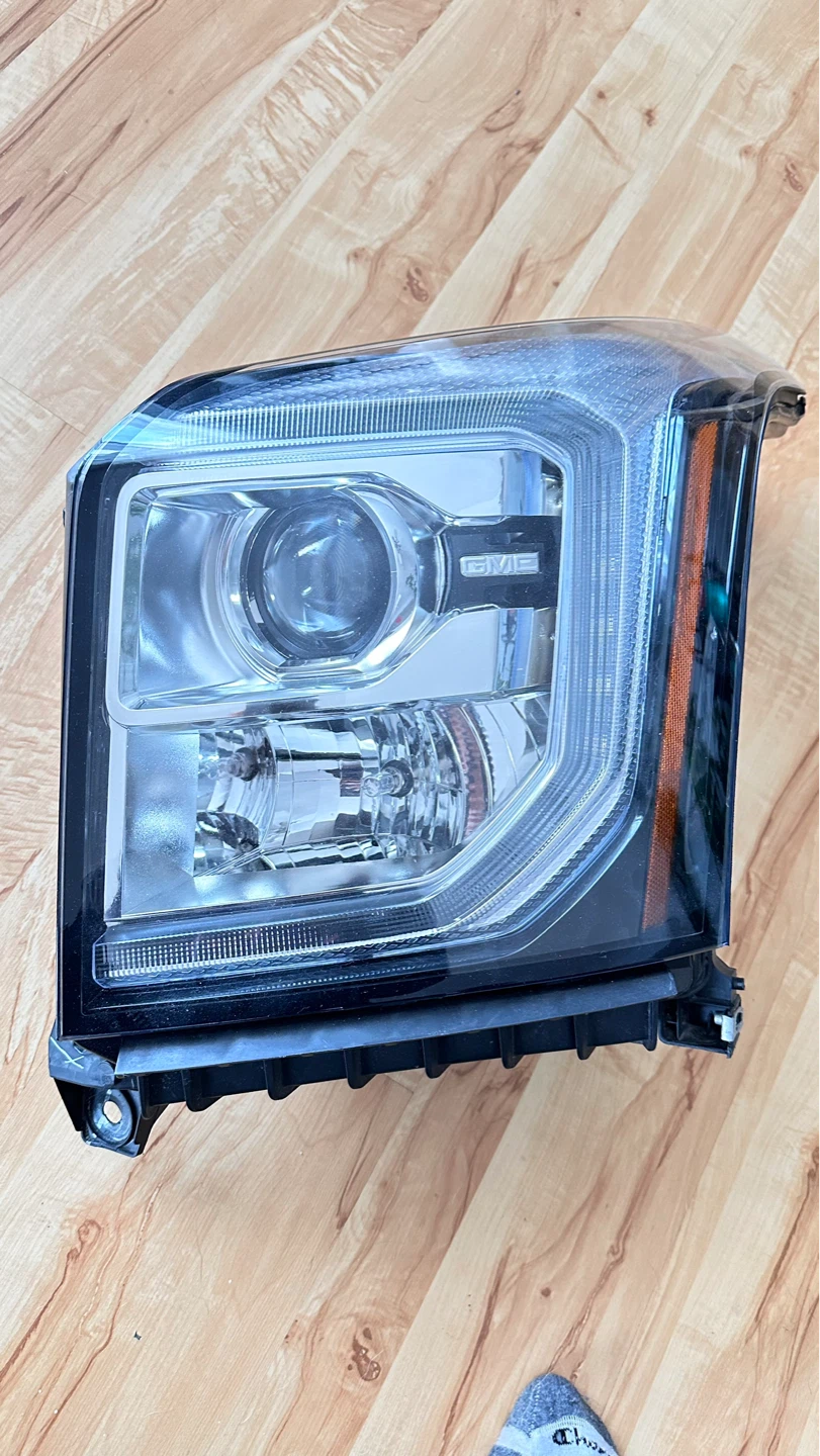 Pair of headlight assembly