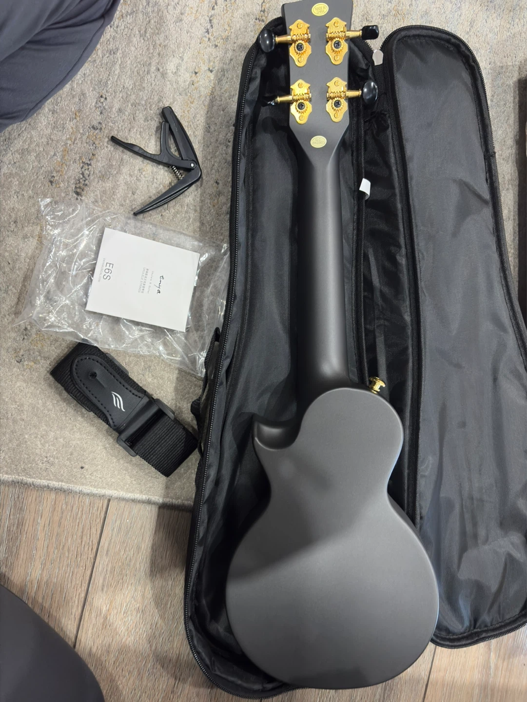 Enya Soprano Ukulele Nova U Mini 21" - Carbon Fiber, Black - photo 3