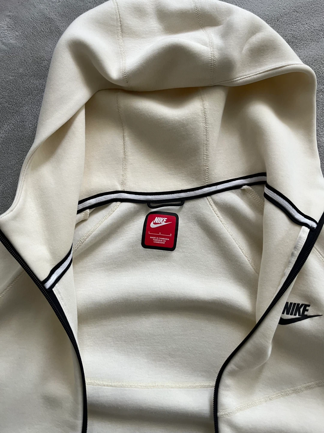 Authentic yellow nike tech - photo 3