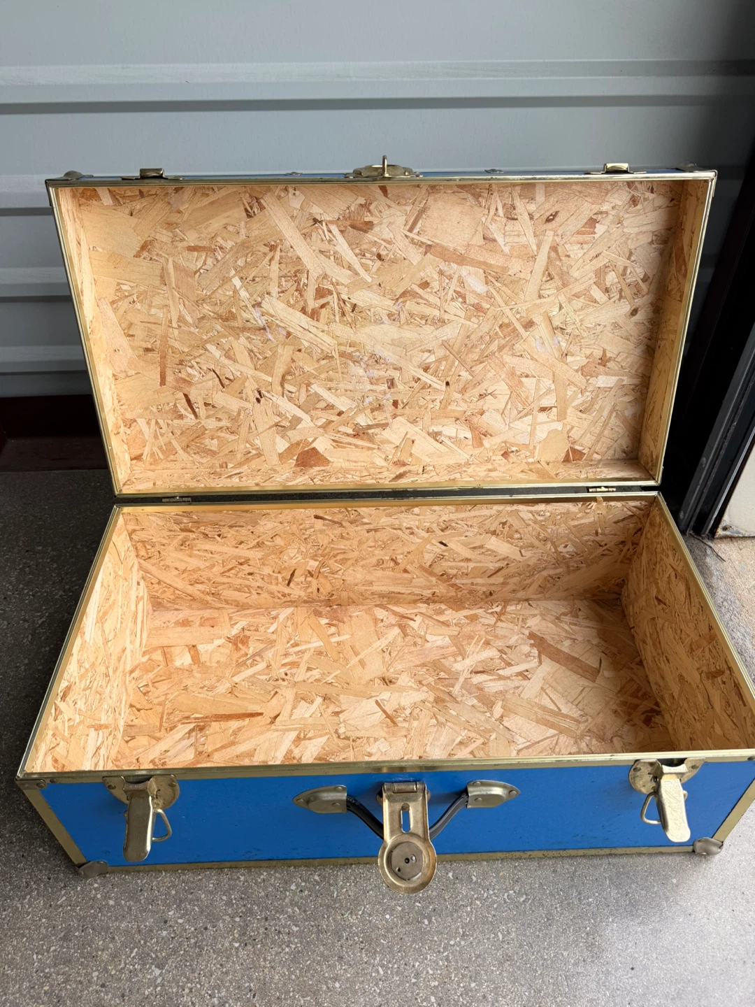 Blue Vintage Cedar Lined Storage Trunk Chest - photo 3