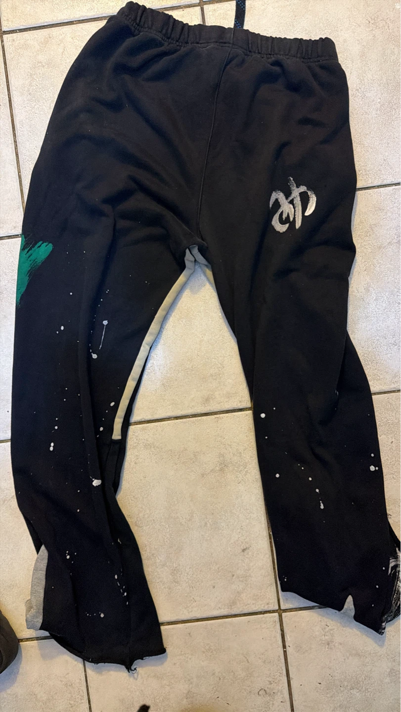 Gallery Dept. Black Painted Sweatpants - photo 2