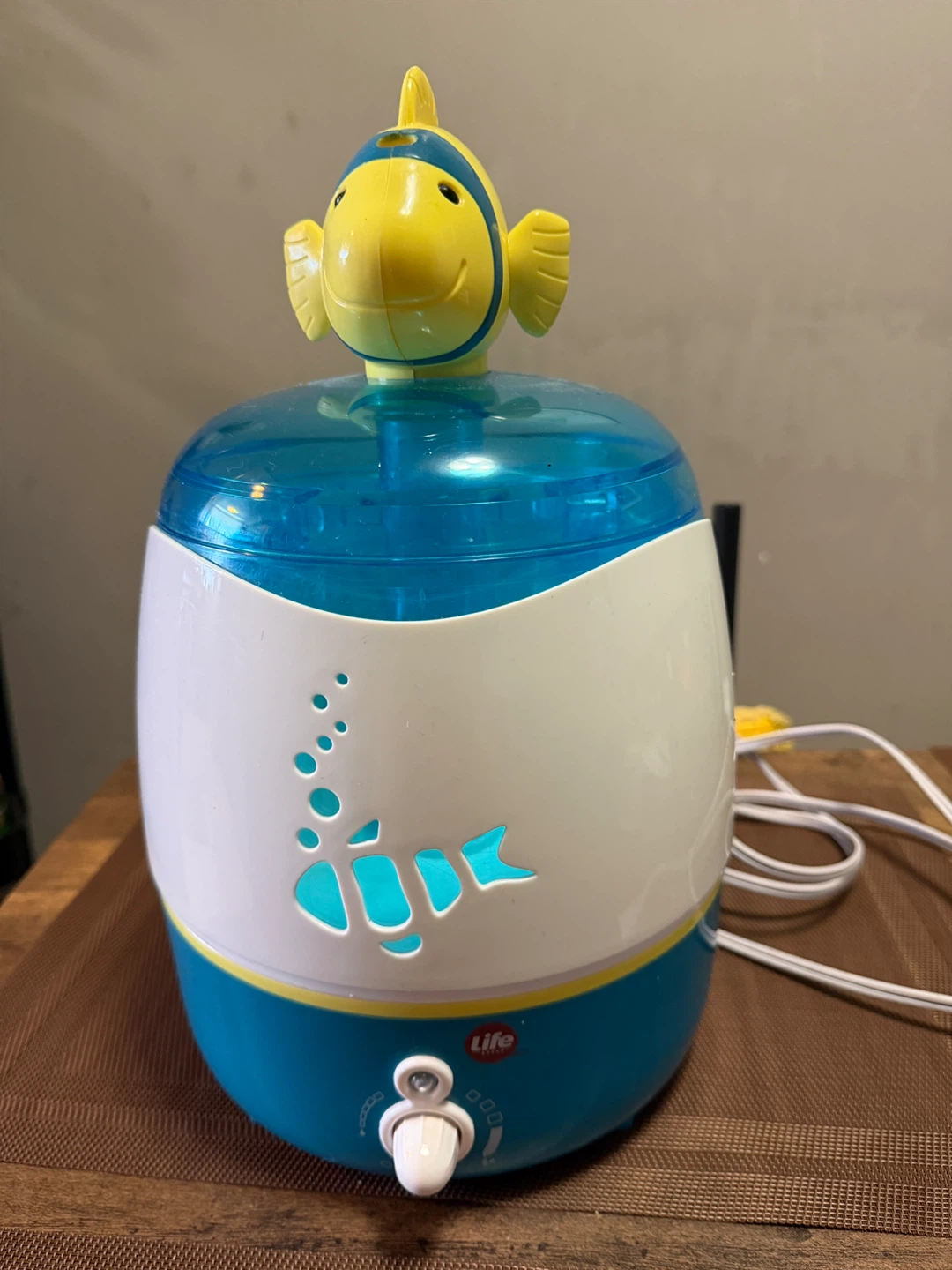 Life Brand Humidifier with Fish Design