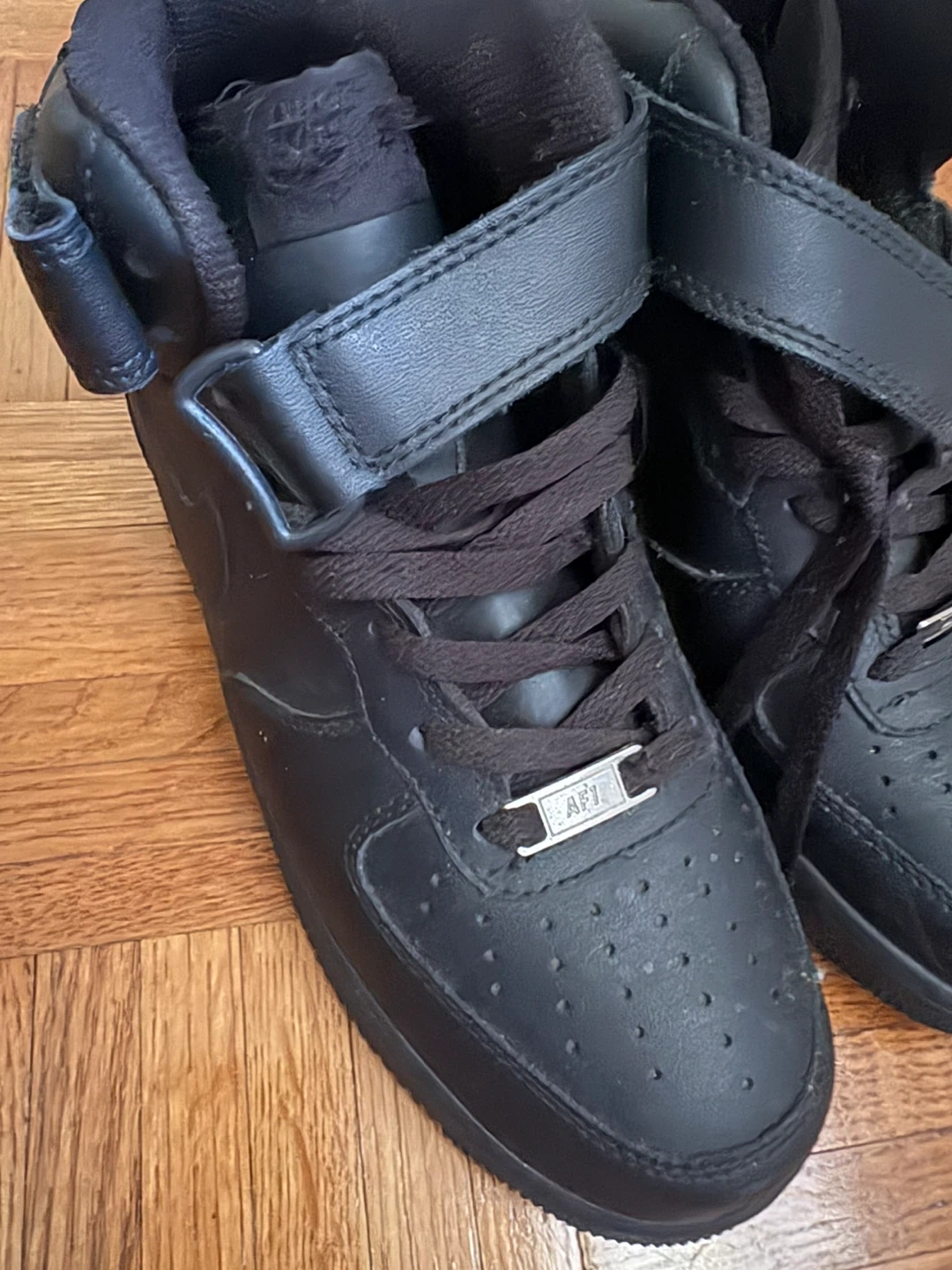 Nike Air Force 1 Mid Black Sneakers