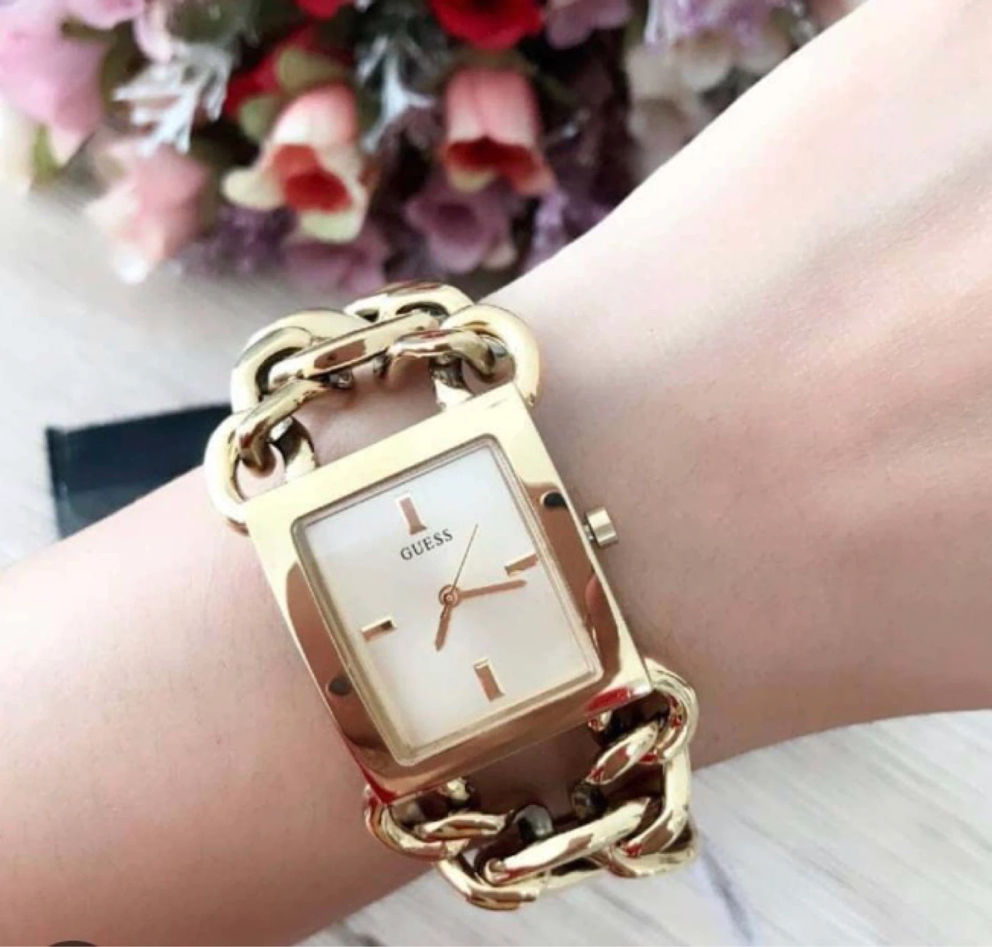 Vintage Guess Gold Tone Chunky Bracelet Ladies Watch W13523L2 - photo 4