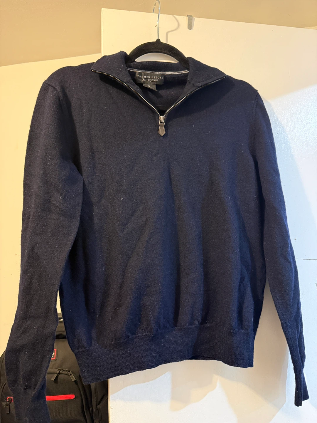 Men’s small sweater and Nike hat