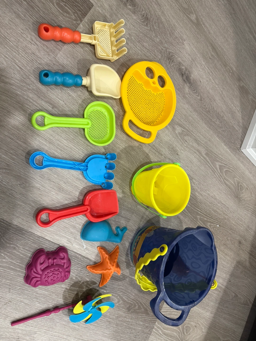 Beach Toy Set - Buckets, Shovels, Rakes & Molds