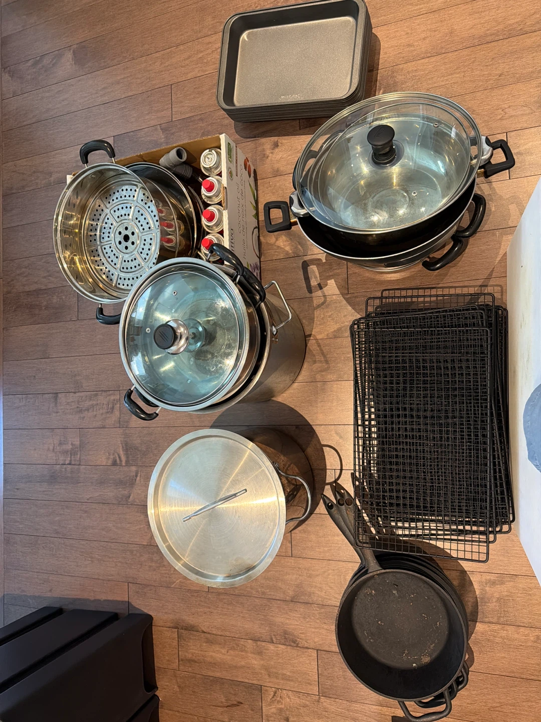 Assorted Cookware Set