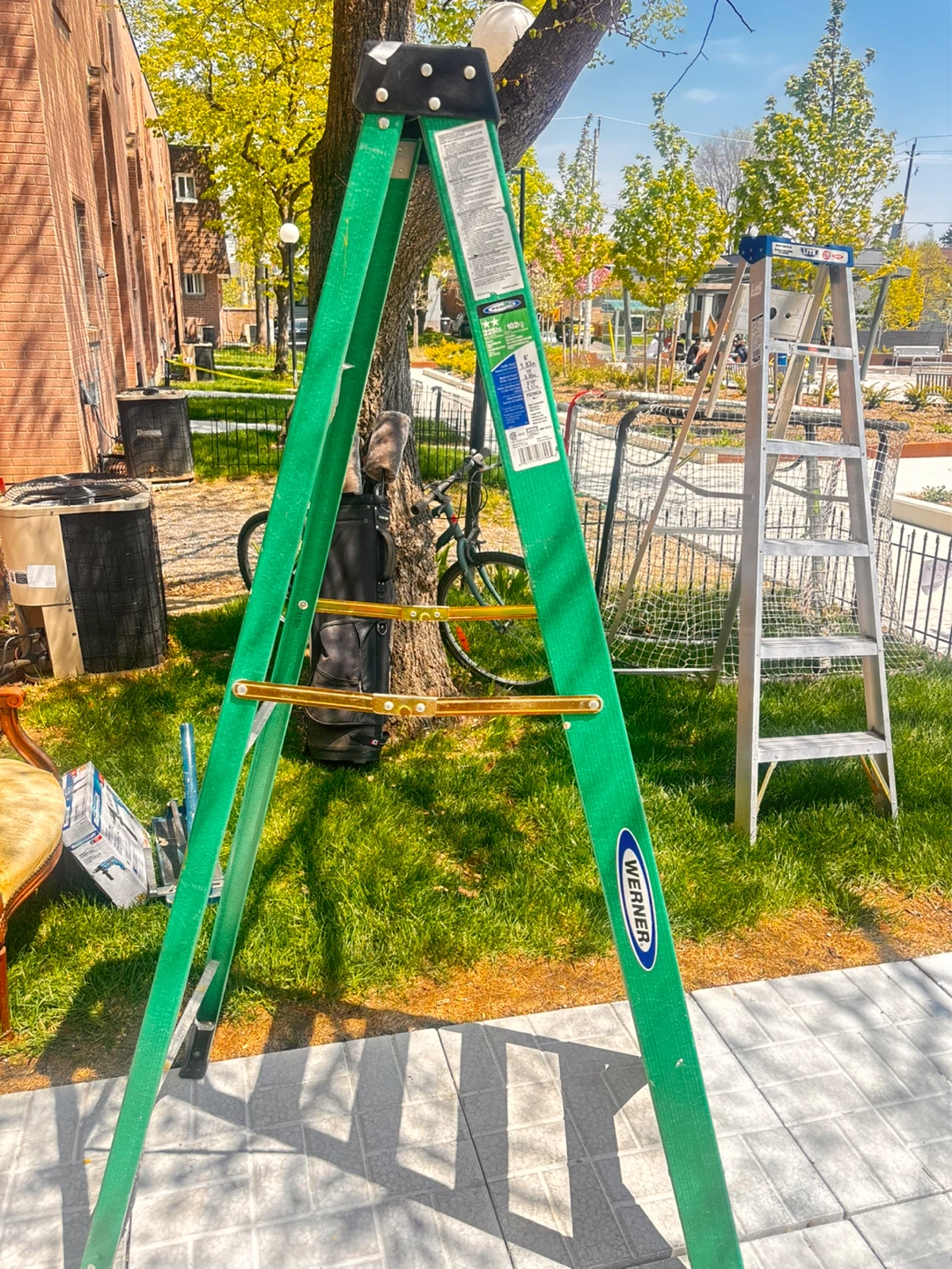 Werner 6' Fiberglass Step Ladder - photo 2