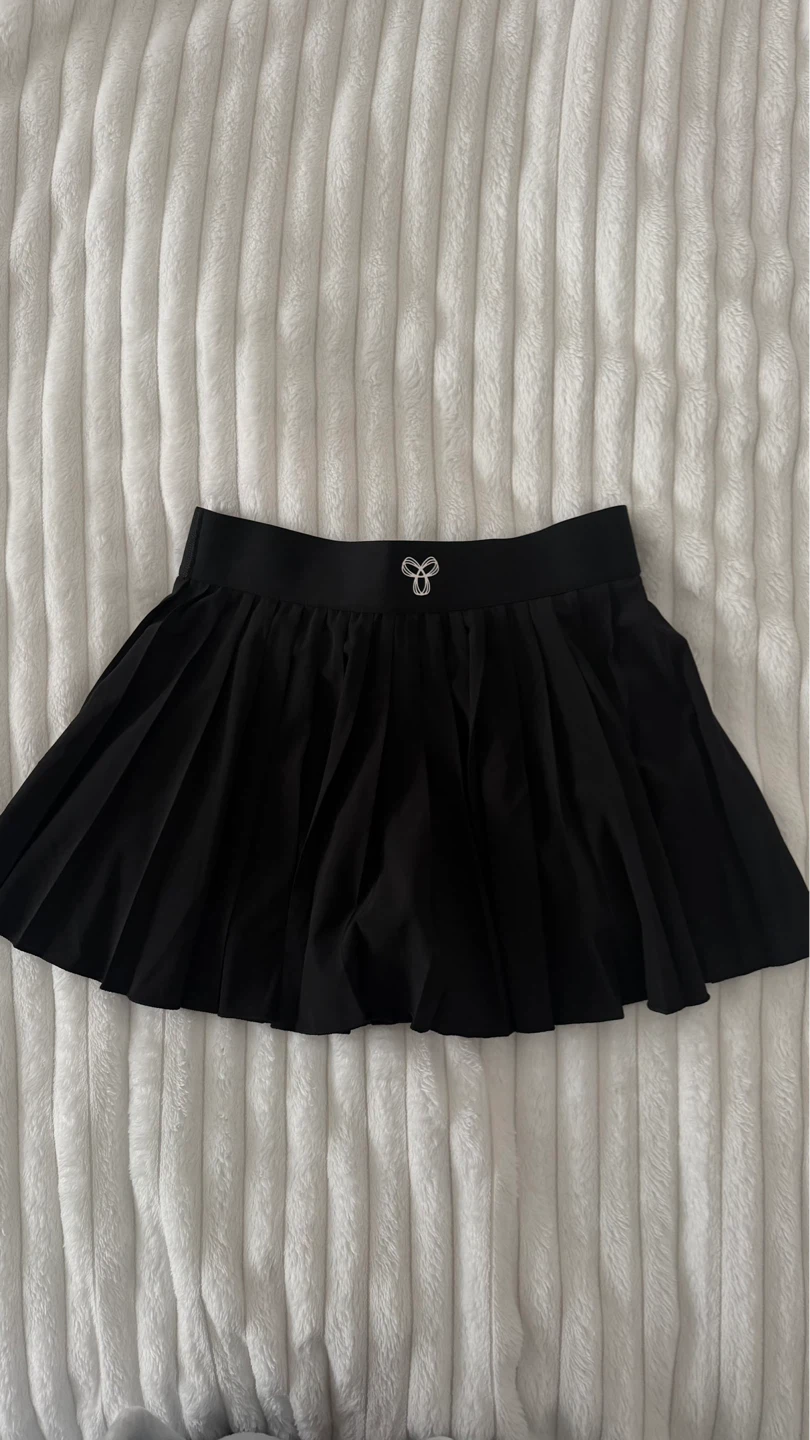 Aritzia black tennis skort