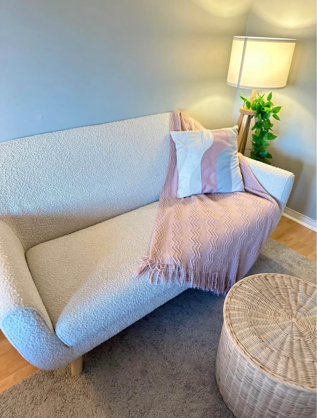 White sofa - photo 2