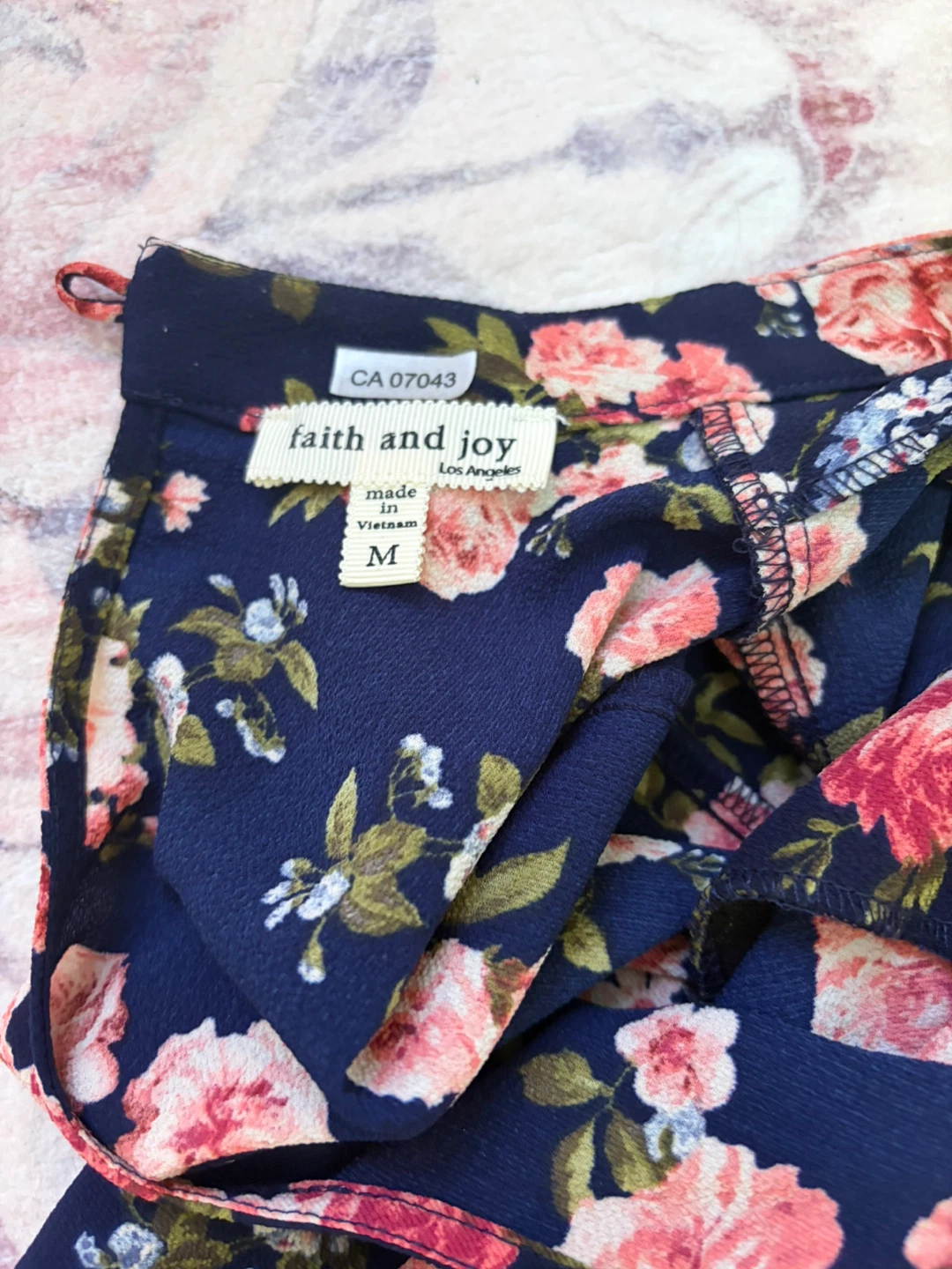 Faith and Joy Floral Blouse - M - photo 4