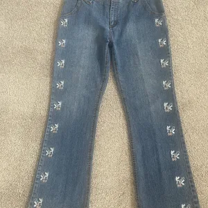 UNIQUE Embroidered Slightly Flared Jeans