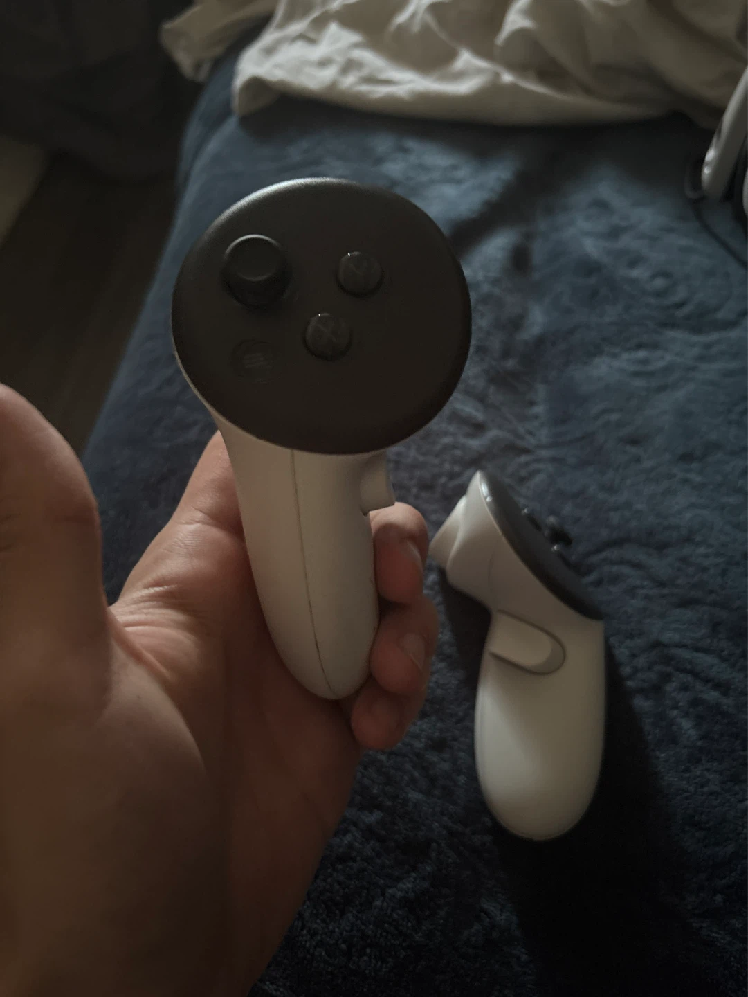 Quest 3 with Controllers and with BOBOVR F2 Elite Strap - photo 5