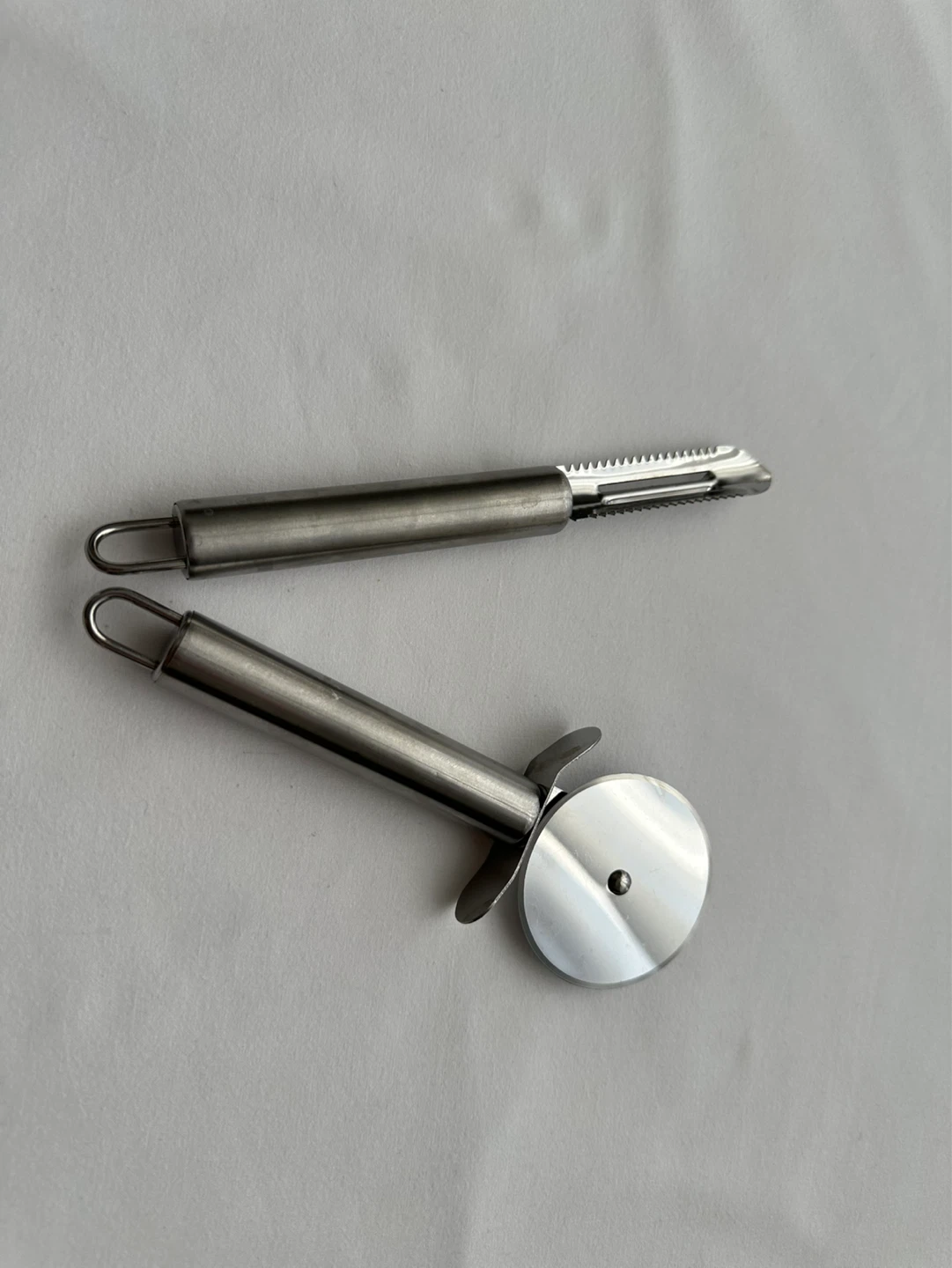 Stainless Steel Peeler and Pizza Cutter Set