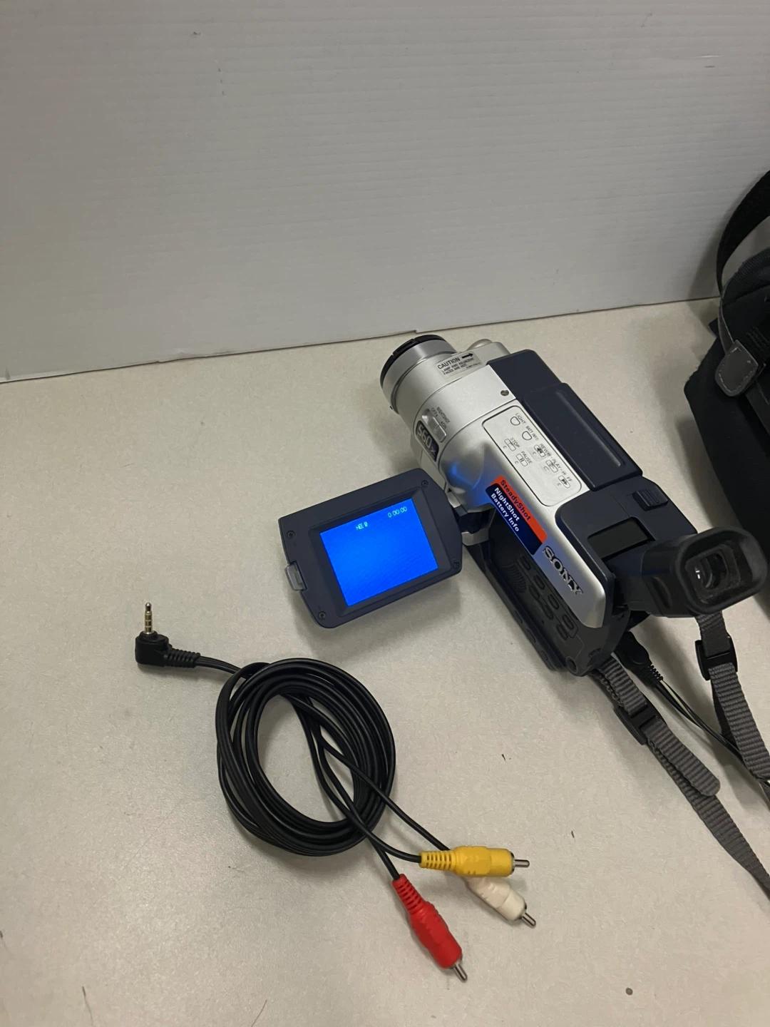 Sony Handycam camcorder video 8/hi8 Night Vision CCD-TRV318.