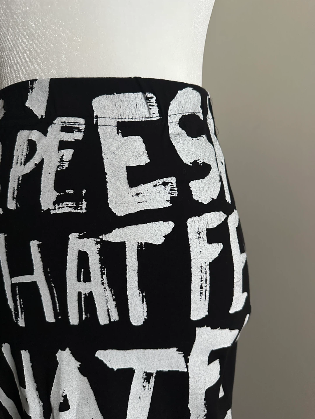 Y2K EMR Black White Text Print Pencil Skirt S - photo 2
