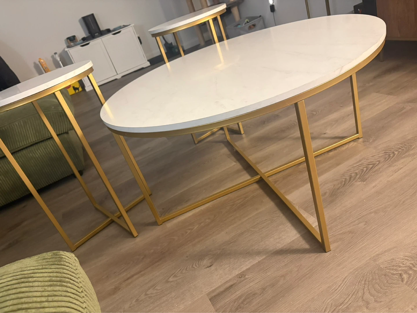 Coffee table with 2 end tables