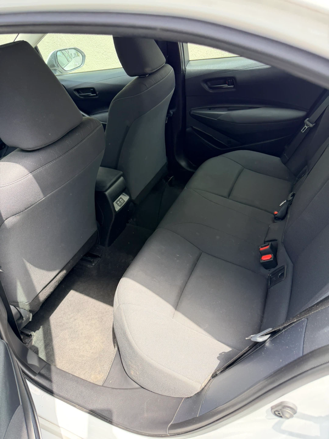 2024White Toyota Corolla LE Sedan clean title - photo 3
