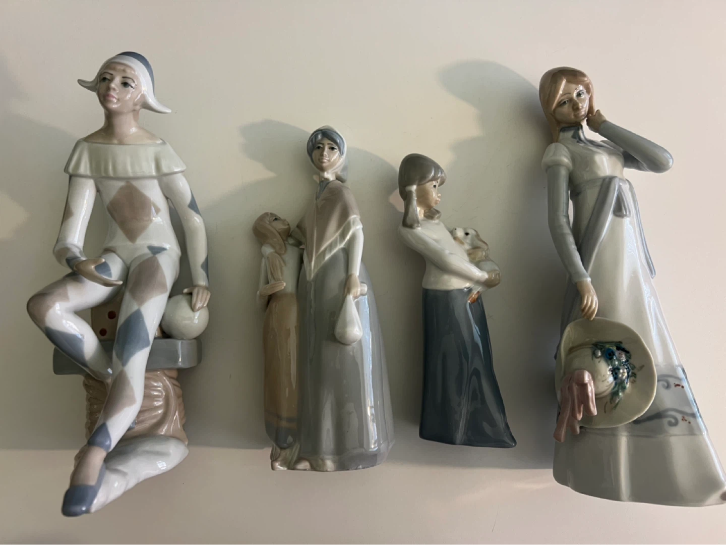 LOT OF 4 CASADES PORCELAIN FIGURINES - photo 3