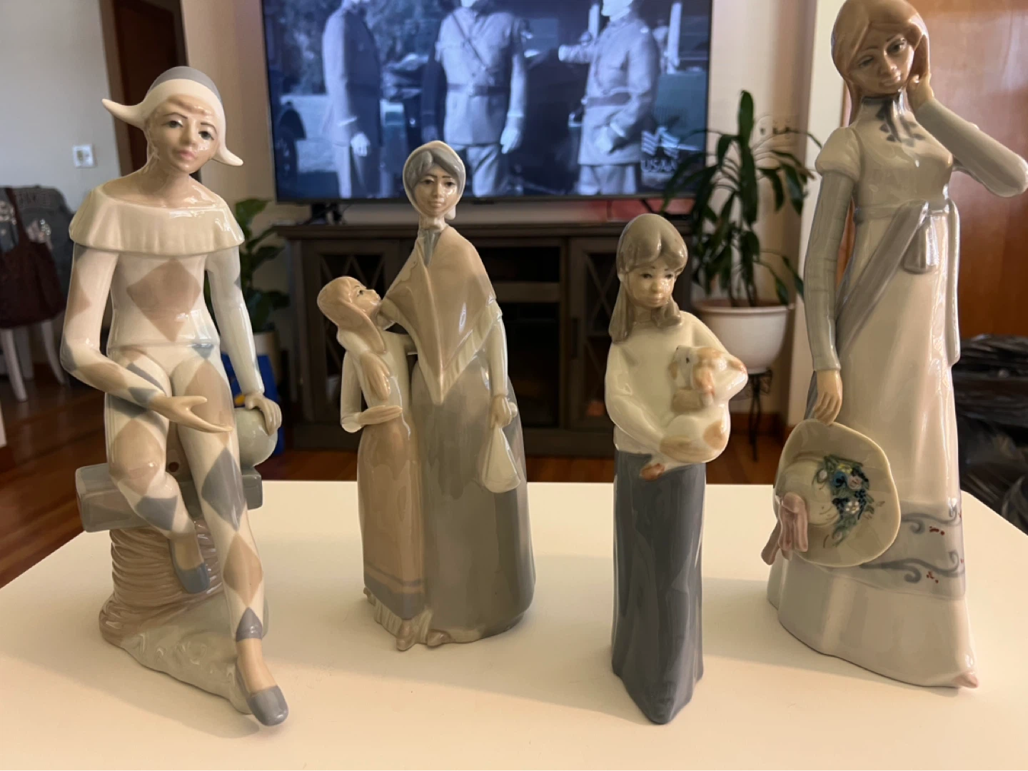 LOT OF 4 CASADES PORCELAIN FIGURINES