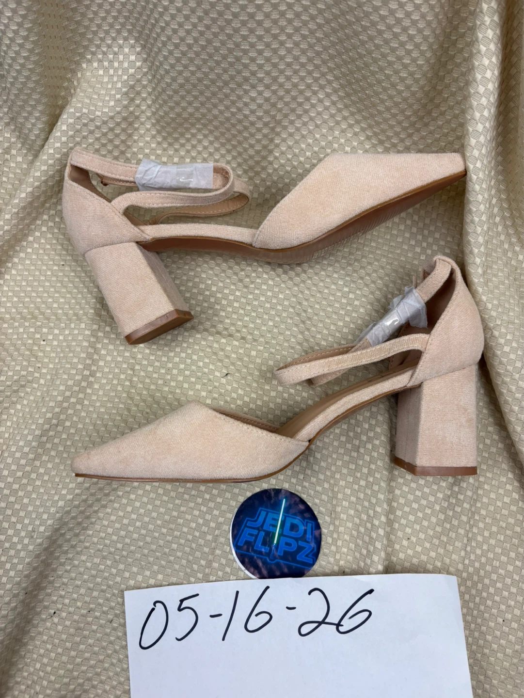 GOGO Beige Suede Block Heel Pumps Women's Size 7 - photo 3