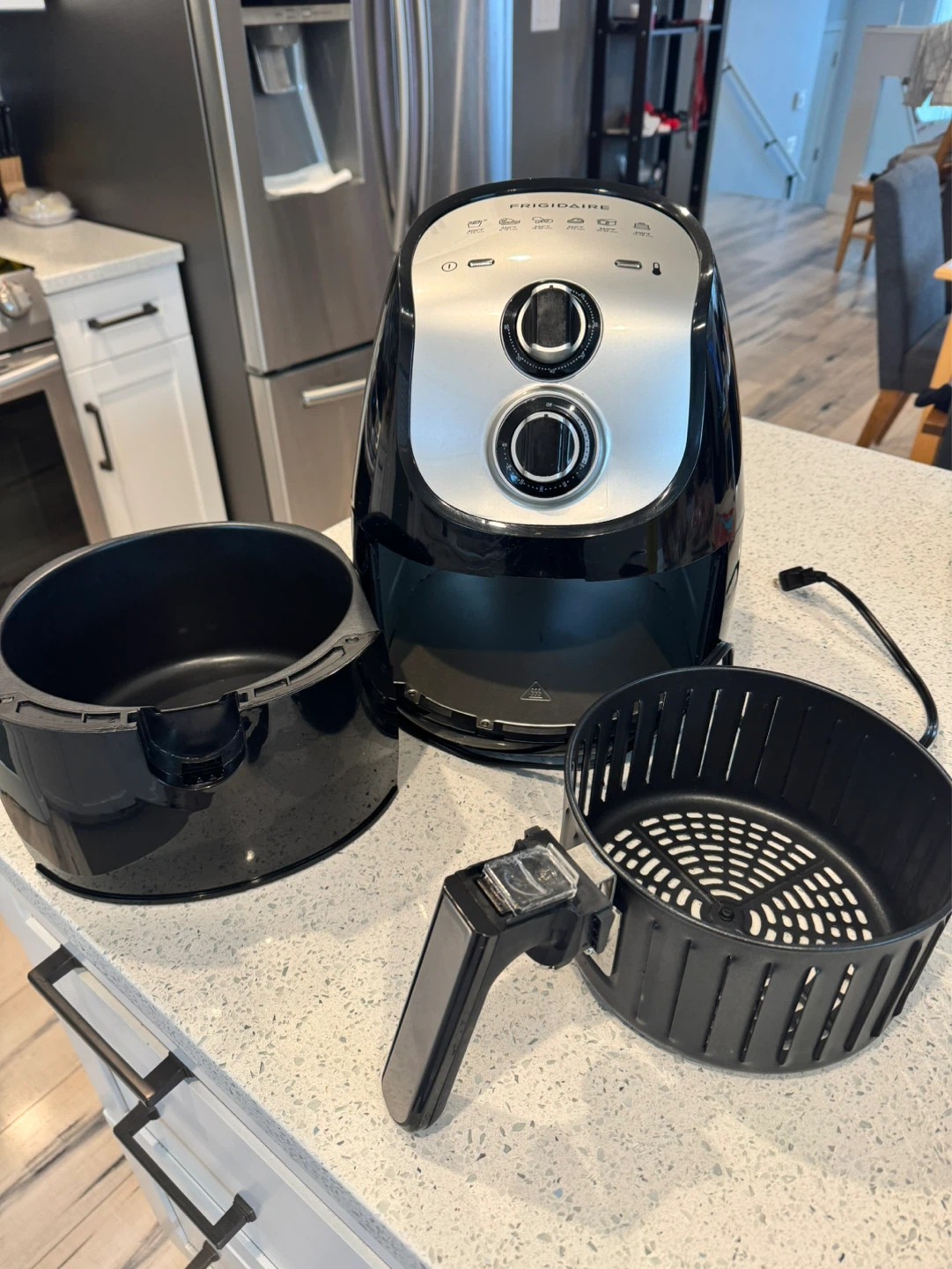 Frigidaire Air Fryer - photo 2