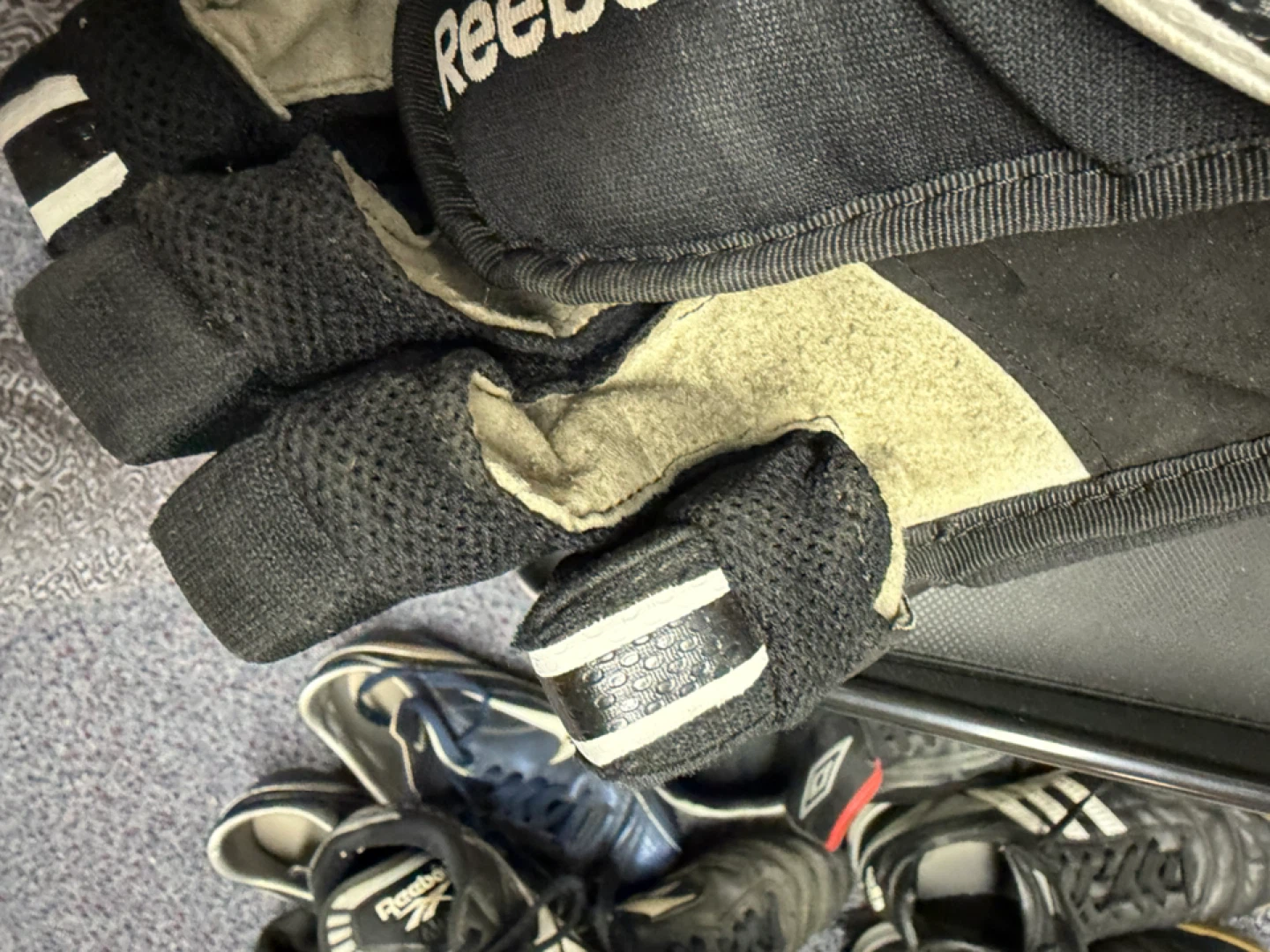 Reebok NHL Series Silver Hockey Gloves - photo 3